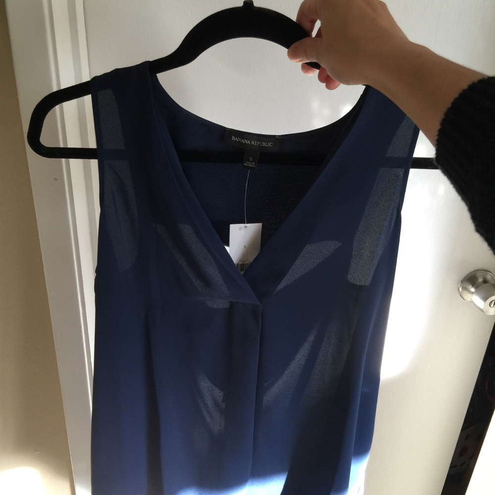 Banana Republic sleeveless blouse w/ back vent